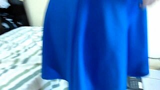 se folla a su casero para pagar la renta y le termina chupando la verga