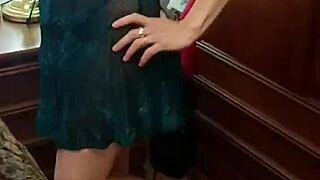 milf pussy jovencito se folla a su madrastra cuando el papa se va a trabajar