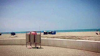 सेक्सी मिल्फ बड़ी गांड के साथ स्ट्रीट पर सेक्स के लिए पैसे ऑफर करती है! गर्लफ्रेंड ब्रूनेट को मिशनरी में वॉच करती है।