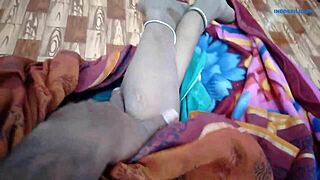 सुबह की डॉगीस्टाइल चुदाई में खूबसूरत इंडियन बीवी किचन में झुकी हुई