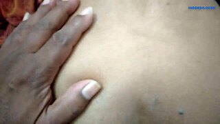 सुबह की डॉगीस्टाइल चुदाई में खूबसूरत इंडियन बीवी किचन में झुकी हुई