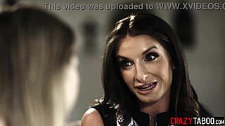 सेक्सी ब्लॉन्ड 18+ कोको लॉवेलॉक रैंच पर बड़ी गांड मिल्फ सिल्विया सेजेस की चूत चाटती है