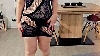 Tu aimerais me rejoindre pour baiser ma chatte et mon cul bien fort?