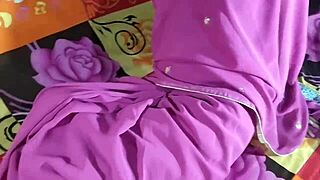 इंडियन रंडी आंटी रेडलाइट एरिया में स्टिमी सेक्स