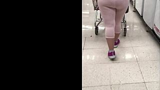 dude sofi elizabb's milf curves kill in those tight pink leggings 😏