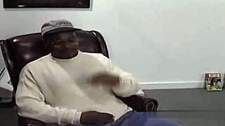 vixen ebony milf takes massive bbc pounding 😈🍆💦