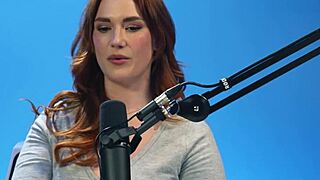 WOW SIRI DAHL FINGERS HAIRY PUSSY TO ORGASM IN CLOSEUP!