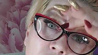 i'm dildoing my fat pussy amid colorful balloons