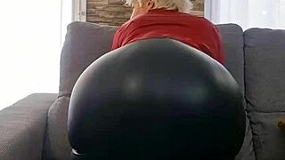 hey you love my fat ass in this tight leather skirt?