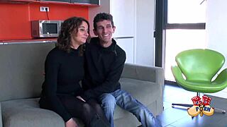 b una madura con su amigo h probando en el porno