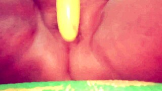 Chubby indian desi bhabhi shaves pussy for homemade orgasm fuck