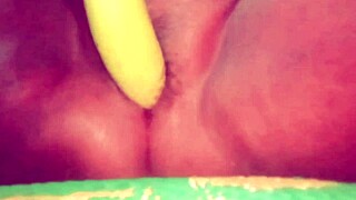 Chubby indian desi bhabhi shaves pussy for homemade orgasm fuck