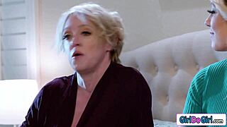 Young Stepdaughter Strapon Fucks Busty Unaware Blindfolded Stepmom!