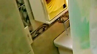 Mi madrastra squirts fingering in shower