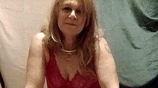 2025 12 02 Esclave F En Body Rouge Masturbates In Stockings