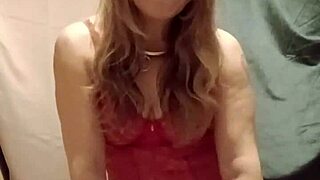 2025 12 02 Esclave F En Body Rouge Masturbates In Stockings