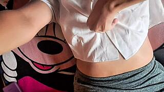 क्या तू मुझे कपड़े उतारते हुए रिकॉर्ड करना चाहता है, शादीशुदा पड़ोसी?