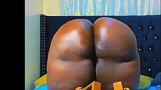 BBW TWERKS HUGE ASS In HIGH HEELS Then SPREADS Wide For DADDY