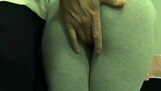 I wanna spank frot my stepsister's huge ass no penetration