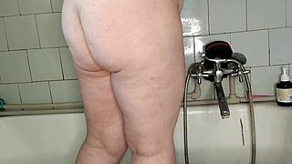 mature stepmom spreads ass wide squirting homemade orgasm