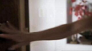 एगोराफोबिक मिल्फ को घर बुलाकर जोरदार चोदोगे?