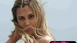 पतली इतालियन ब्लोंड मिल्फ का बीच पर स्ट्रिप देखना चाहोगे