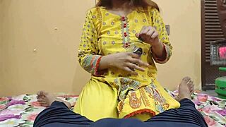 Desi pakistani stepmom's handjob tempts beyond control