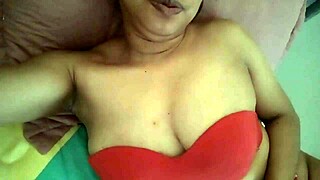 la puta de mi madrastra masajea tetas mas trata meter dedos en coño apretado