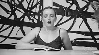 AMBER MOORE'S BOOK DRIVES CHARLIE FORDE TO FINGER CUNT HARD!