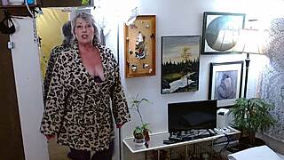 worshipping her oiled curves drives me wild