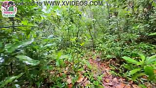 Thai Amateur's Steamy Outdoor Tease Turns Into Wild Ride